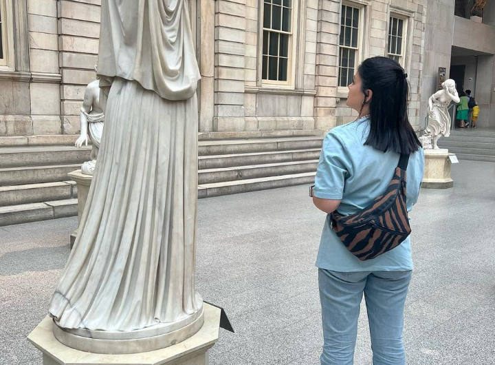 ספיר קזביני מספרת את המסע שלה עם זנדיגי מירידים קטנים ועד הסטודיו בתל אביב. סיפור אישי על תיקים טבעוניים עבודת יד עיצוב איכות וקהילה.