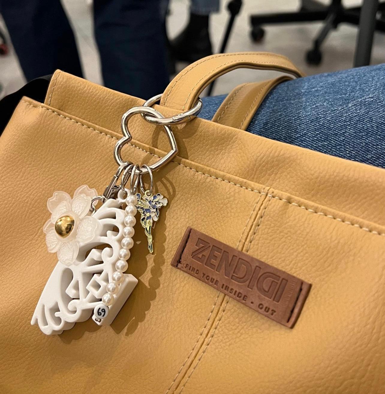 רגעים מערב נשים זנדיגי 2025 מפגש קהילתי נשי עם יצירה חיבורים אנושיים ואווירה אינטימית