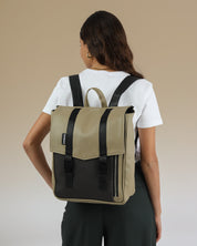 מיני טוקיו מדבר ושחור, תיק גב למחשב נייד קטן מושלם ליום עבודה ולימודים על דוגמנית.