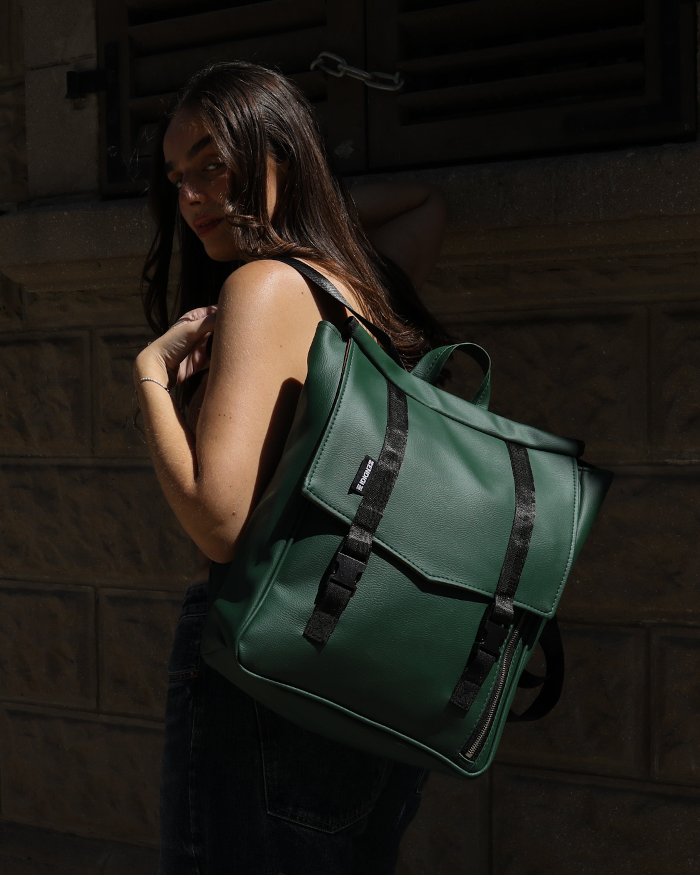 טוקיו הוא תיק הגב האולטימטיבי - תיק מושלם לעבודה, הכי נוח כתיק ללימודים ומתאים מאוד לנסיעות. תיק פרקטי ומרווח, עם 6 תאים כולל תא ייעודי ללפטופ.
מעוצב ומיוצר בתל אביב, בעבודת יד ומחומרים טבעוניים.
תיק גב לנשים | תיק לגברים | תיק גב למחשב | תיק ללפטופ | תיק טבעוני | תיק גב | תיק 
 לעבודה | תיק ללימודים | תיק סטודנטים