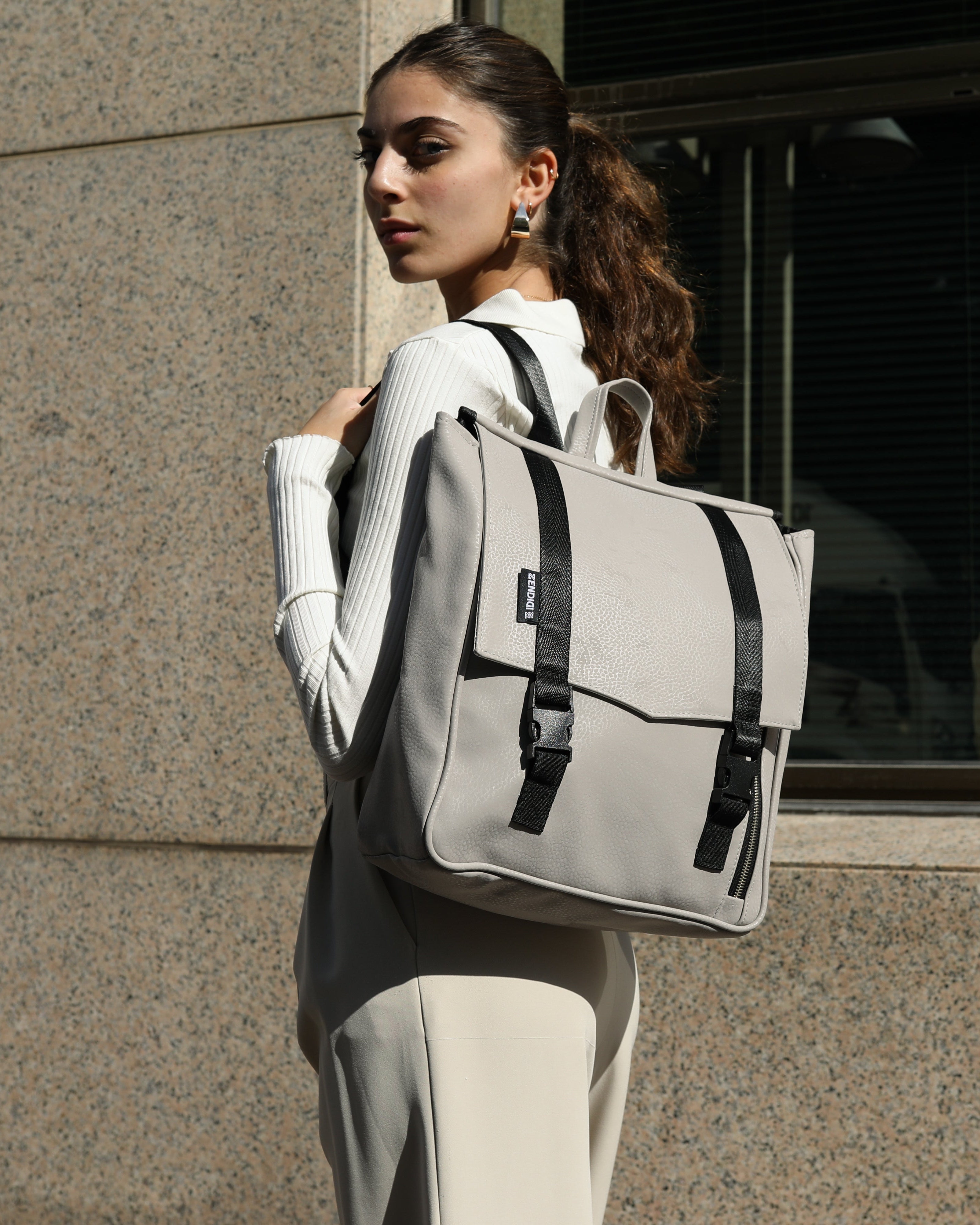 תיק גב למחשב נייד קטן תיק גב ללפטופ 14" תיק גב טבעוני תיק תכלת תיק קטן למחשב תיק טבעוני תיק איכותי ויפה