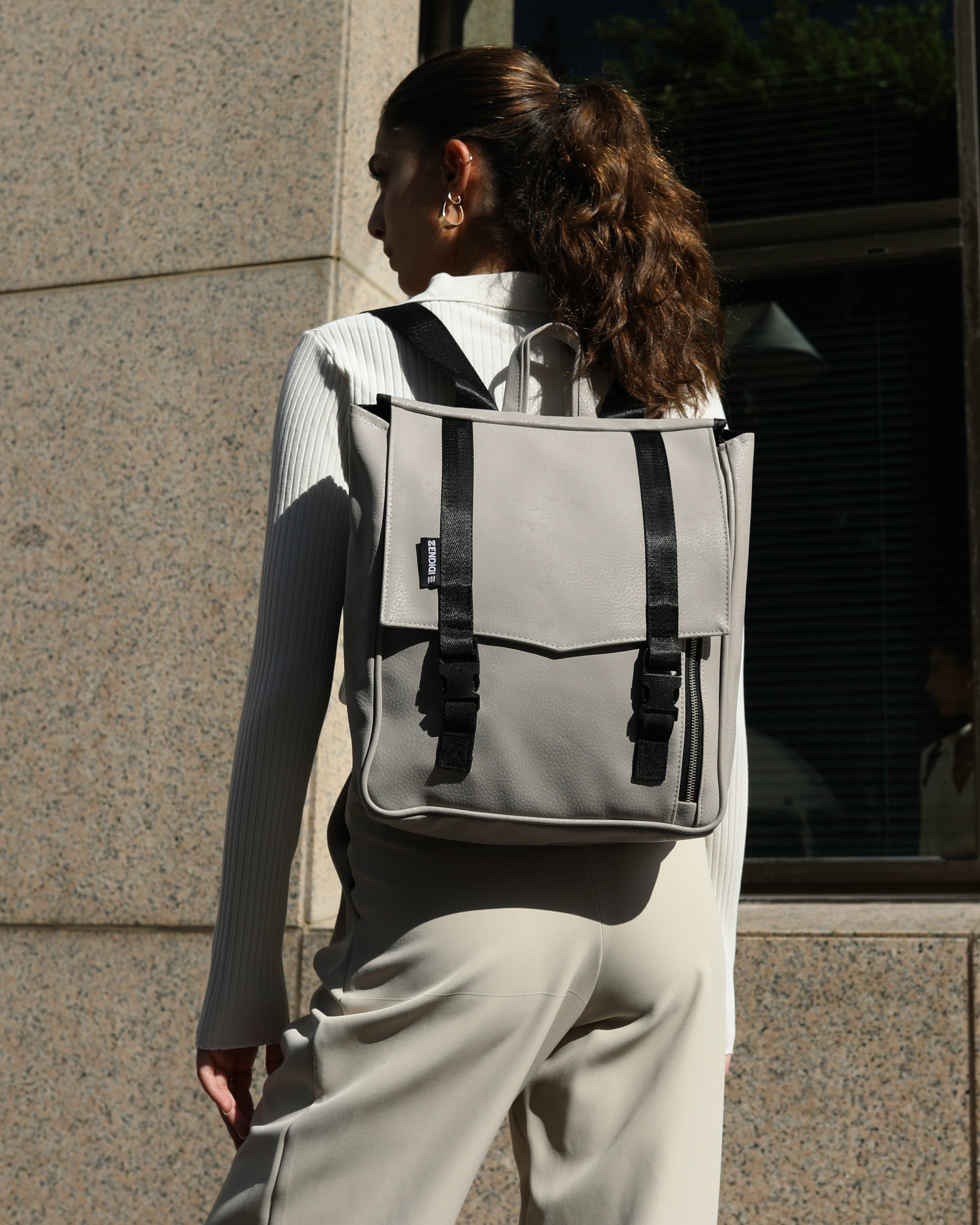 תיק גב למחשב נייד קטן תיק גב ללפטופ 14" תיק גב טבעוני תיק תכלת תיק קטן למחשב תיק טבעוני תיק איכותי ויפה