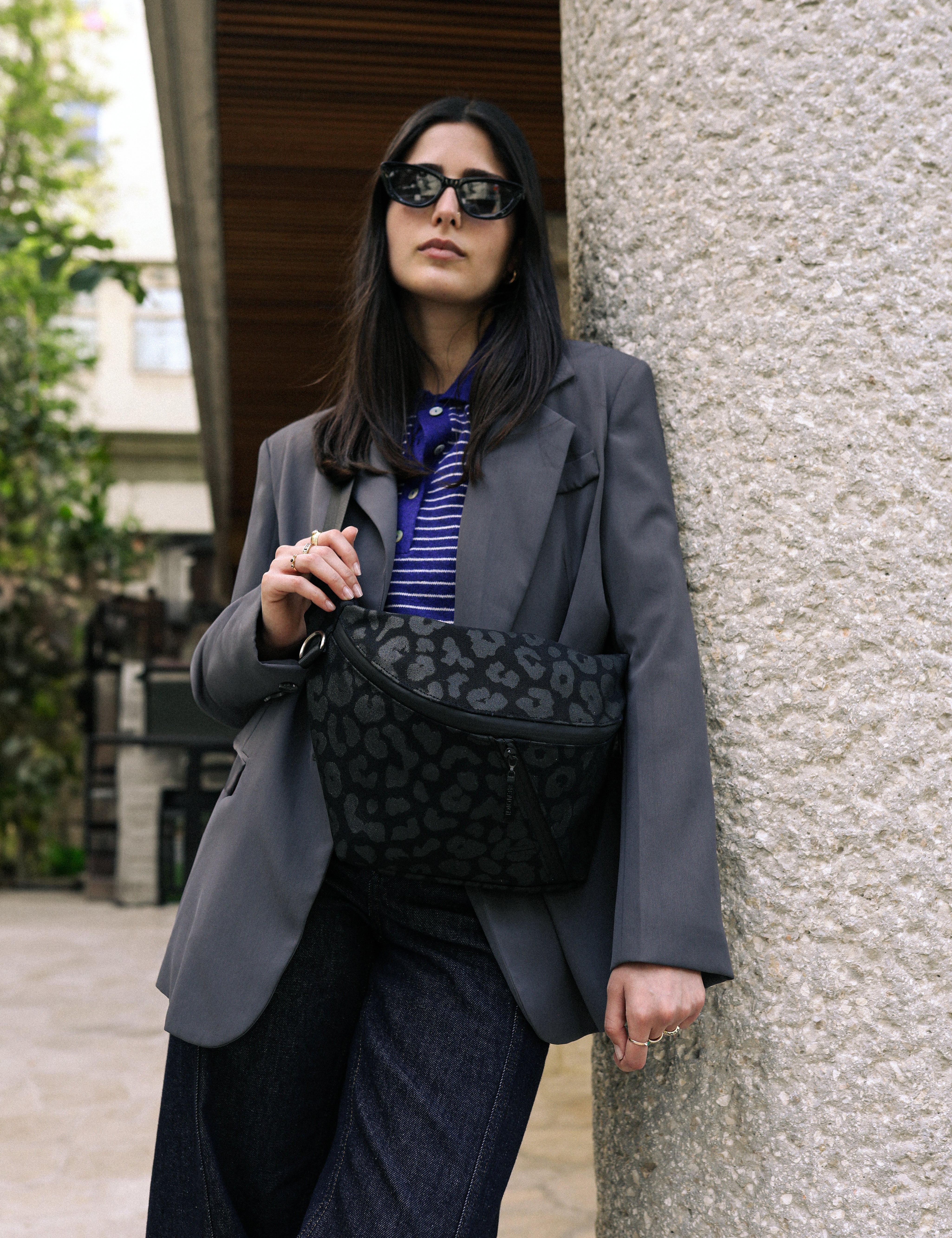 רובר - פאוץ' קלאסי ועל-זמני. תיק יוניסקס גדול ומרווח, עם שני תאים חיצוניים לשליפה מהירה וחלל אחד ענק שיכיל אפילו בקבוק מים. מעוצב ומיוצר בתל אביב, בעבודת יד ומחומרים טבעוניים. 
פאוץ' | פאוצ'ים | תיק לגברים | תיק לנשים | תיק יוניסקס | תיק טבעוני | תיק קטן פאוץ' גדול