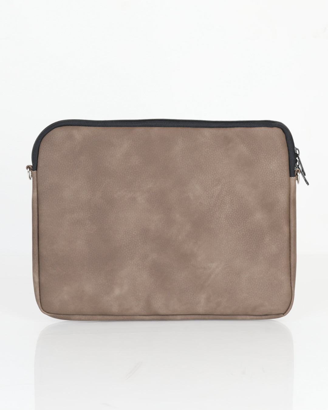 החלק האחורי של כיסוי המחשב בצבע קפה זמש - מראה נקי ומעוצב