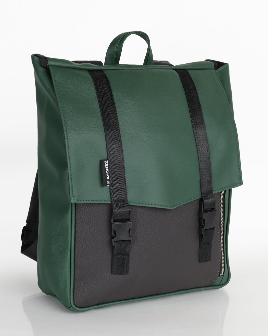 תיק גב למחשב נייד טוקיו בצבע ירוק כהה ושחור של זנדיגי - תיק טבעוני מעוצב לסטודנטים, אנשי הייטק וליום יום בעיר. עמיד, פרקטי ונוח לנשיאה לעבודה או ללימודים.