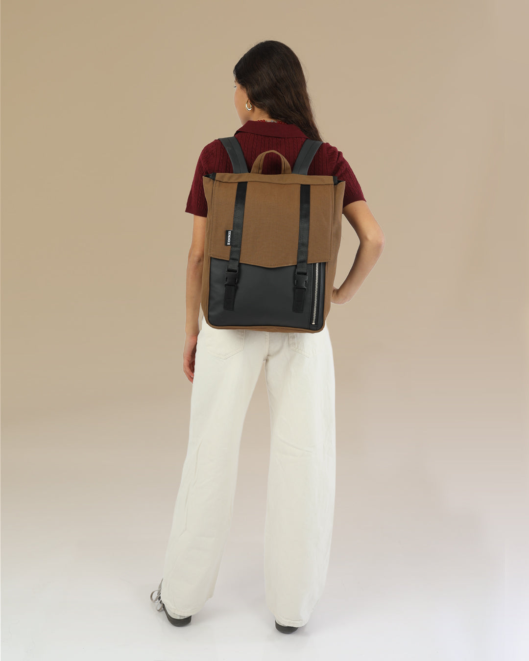 תיק גב ללפטופ טוקיו אוקספורד, תיק טבעוני לסטודנטים ולהייטקיסטים על דוגמנית.