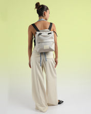 תיק גב קטן לנשים מיני מדריד כסף, תיק גב קטן קליל ונוח, מכיל כל מה שצריך ליום קצר מחוץ לבית, מושלם כתיק לעבודה, תיק גב ליציאה או לסיבוב שישי צהריים בעיר