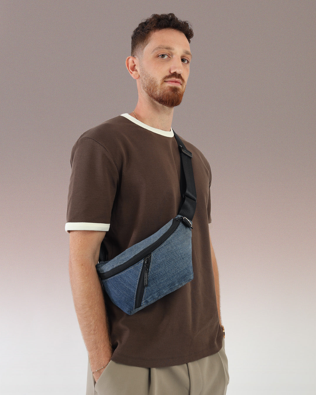 פאוץ׳ רובר ג׳ינס - עשוי מג׳ינסים שנגזרו במיוחד למוצר זה, פאוץ׳ לגבר או לאישה, רובר הוא האחד בשבילך.