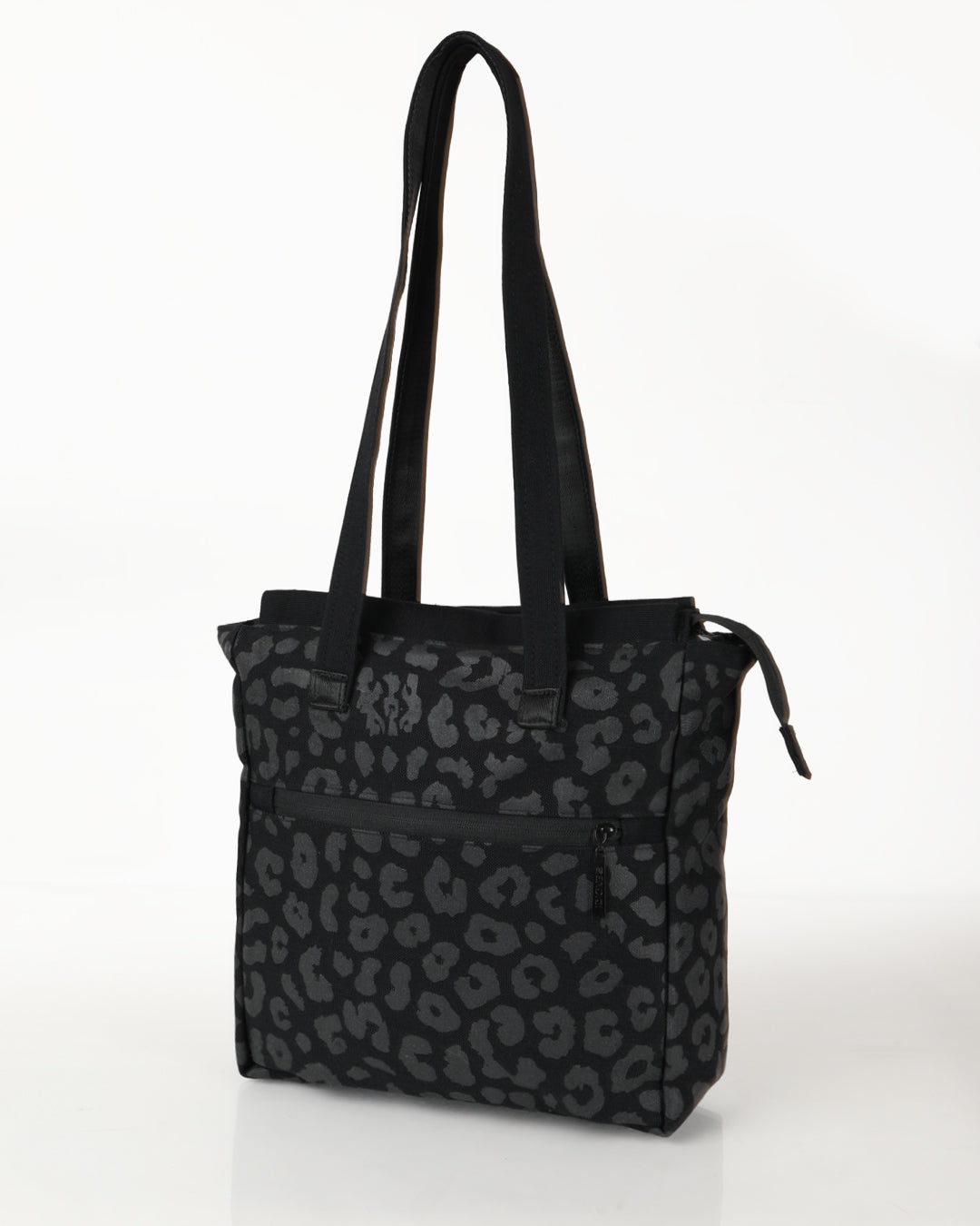 צד אחורי של תיק צד נינה שחור מנומר, ניתן לראות את תא הרוכסן האחורי לשליפה מהירה, תיק צד מושלם לעבודה וליום לימודים קצר.