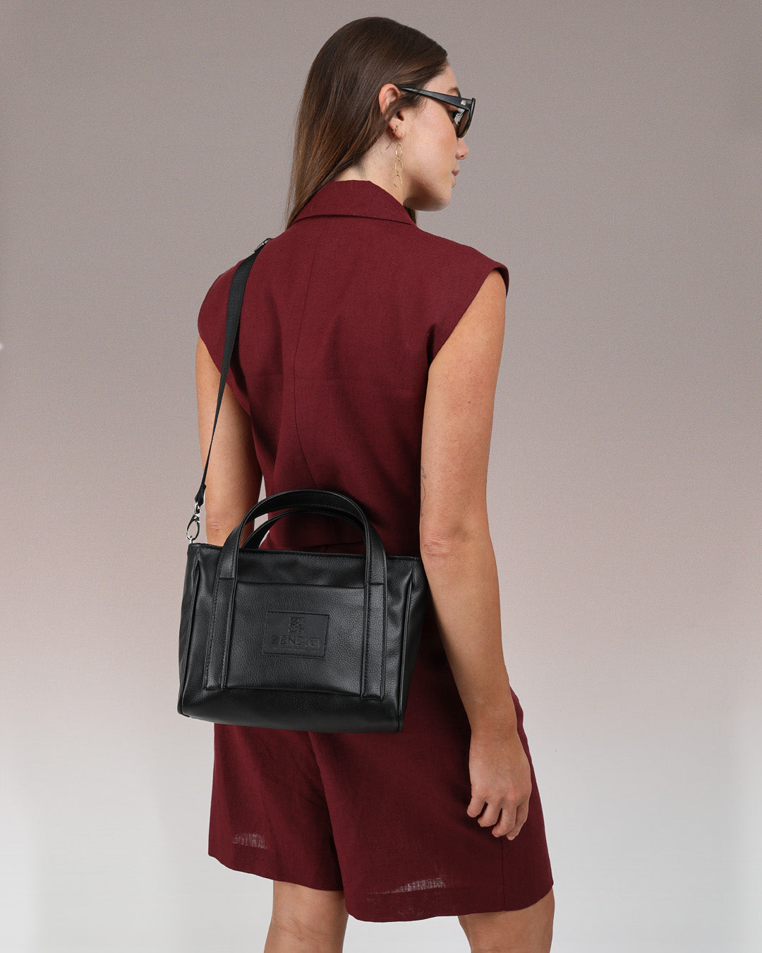 תיק צד קטן לנשים בצבע שחור נואר של זנדיגי, דגם מיקרו פלא, מעור טבעוני - נשיאה אלגנטית ביד או קרוס באדי, מתאים לעבודה, ערב ויומיום