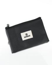 גב ארנק טבעוני צוקו שחור טוטם, עיצוב נקי ומינימליסטי, בעבודת יד בייצור ישראלי.