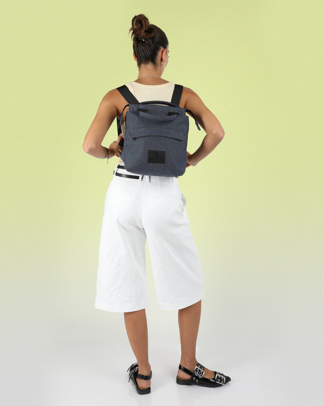 תיק ג'ינס קטן לנשיאה ביד או כתיק גב לנשים – מיני מדריד בעיצוב מינימליסטי, תיק מושלם ליום יום קליל ופרקטי