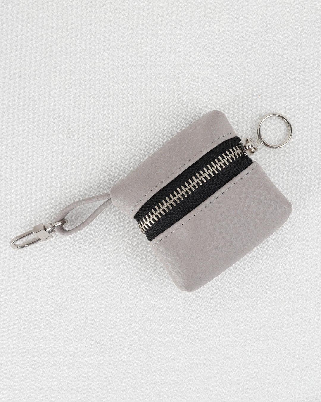 כיסוי לאיירפודס בצבע אבן בעיצוב מינימליסטי של זנדיגי
