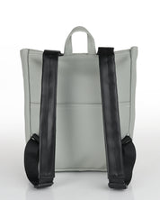 מיני טוקיו מנטה צילום אחורי, ניתן לראות את תא השליפה האחורה שלו והרצועות המרופדות לנוחות מקסימלית