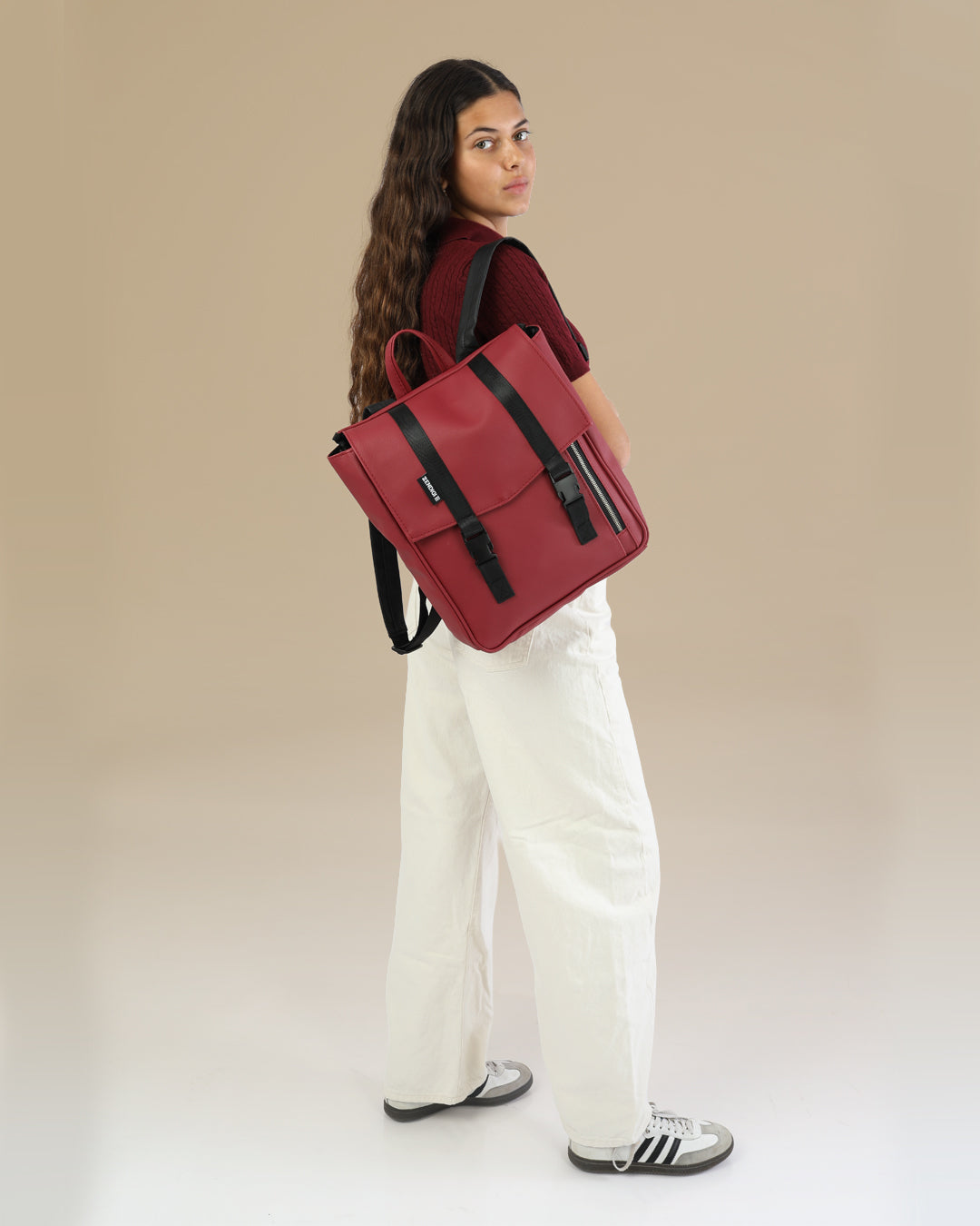 מיני טוקיו צ׳רי על דוגמנית, תיק גב טבעוני לאישה, תיק ללפטופ לגבר תיק גב איכותי.