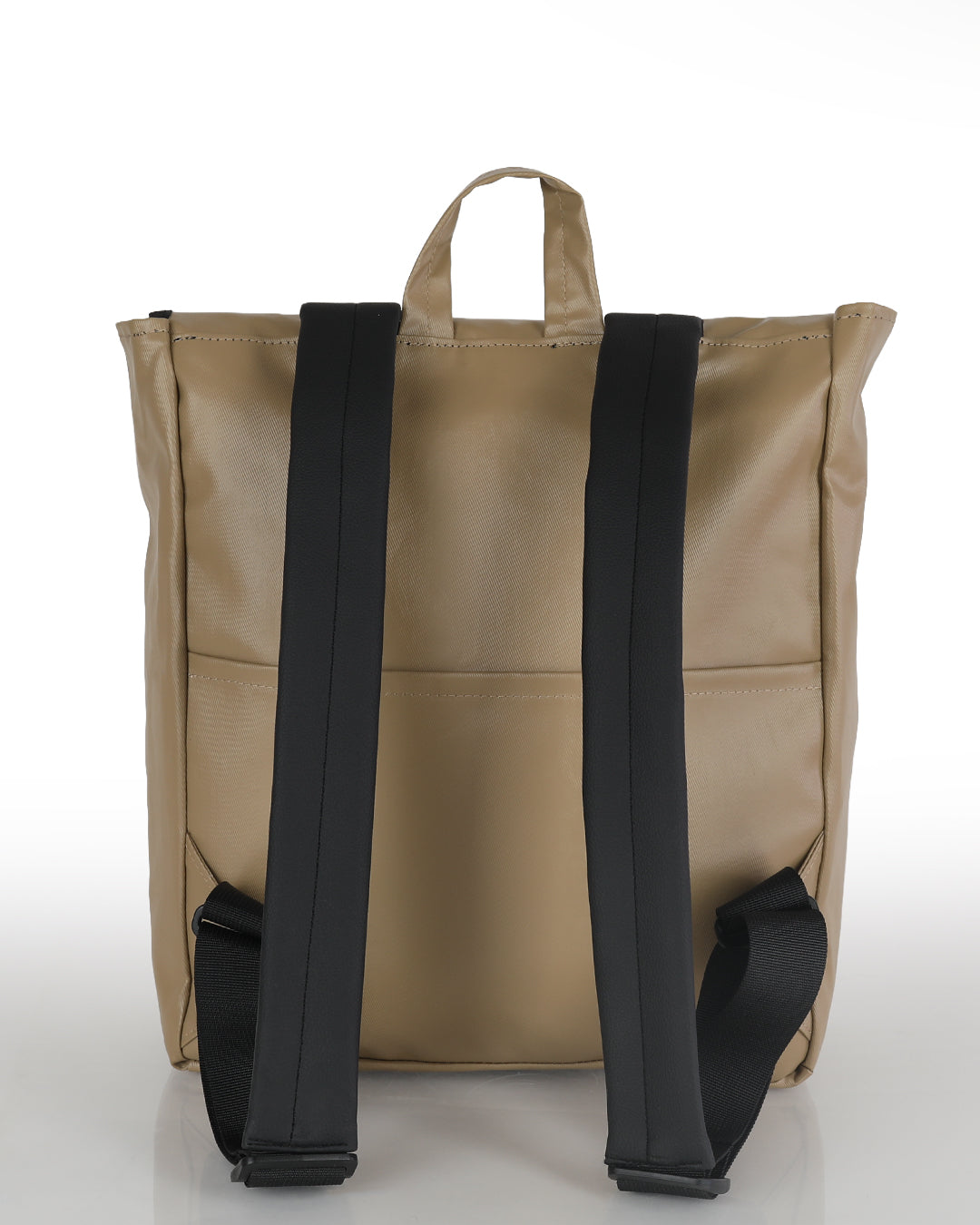 מיני טוקיו קפה צילום אחורי, ניתן לראות את תא השליפה האחורה שלו והרצועות המרופדות לנוחות מקסימלית