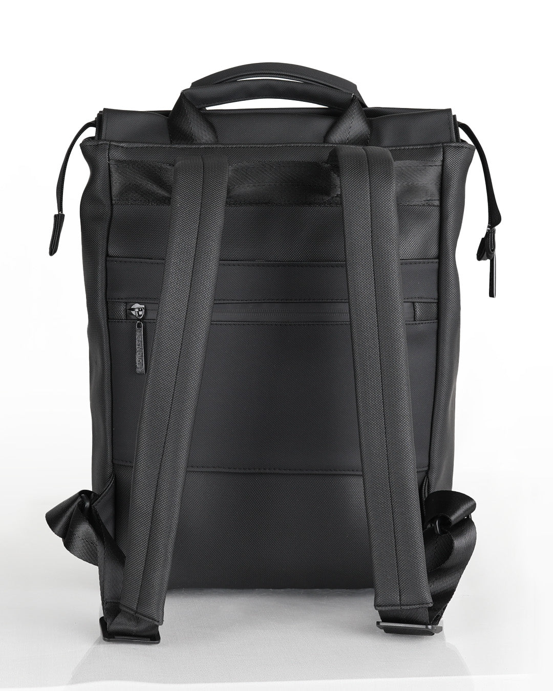 מילאנו, תיק גב למחשב נייד, מושלם ללימודים, מתאים מאוד לסטודנטים ואנשים שעובדים עם הלפטופ, לימים ארוכים וקצרים כאחד, השילוב המושלם בין נוחות לאיכות בלתי מתפשרת, תיק גב טבעוני ללפטופ מוצג מהגב