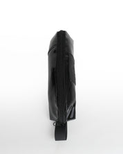 קלמר סטודנטים שחור לקה של זנדיגי ממבט עליון, ניתן לראות את הצורה שלו באופן ברור, את ידית הנשיאה, הרוכסן והתווית.