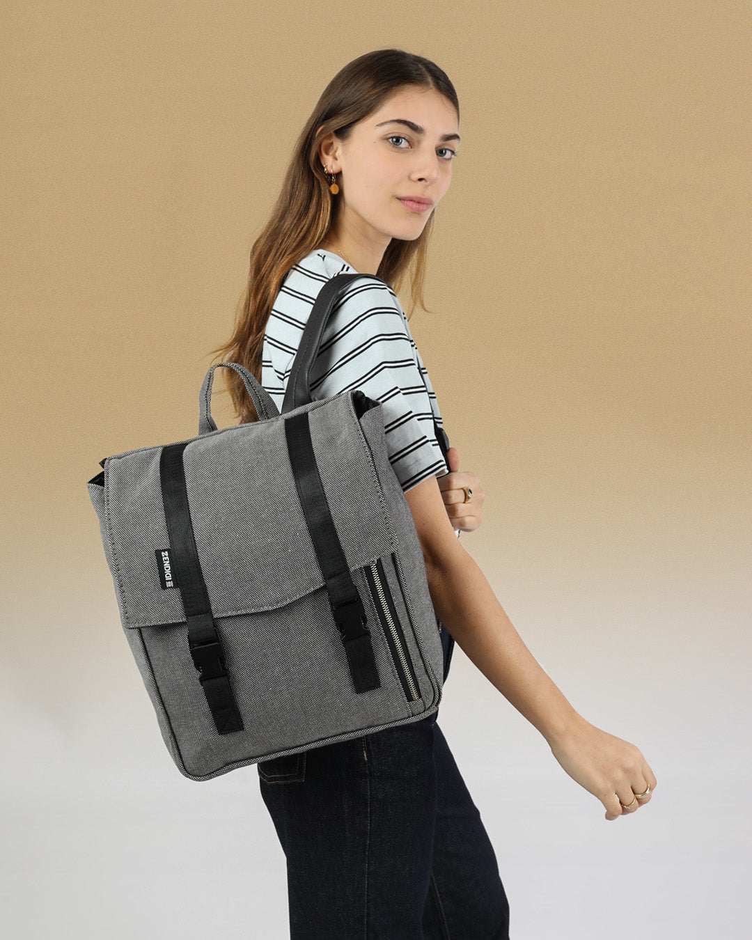 מיני טוקיו בינגו, תיק גב למחשב נייד קטן מושלם ליום עבודה ולימודים על דוגמנית.