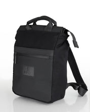 תיק גב מיני מילאנו לנשים ולגברים - תיק יומיומי מושלם ללימודים, עבודה או טיולים בעיר, בגודל קומפקטי שמתאים למחשב נייד עד 14 אינץ׳, בעיצוב אורבני פרקטי ואלגנטי בזווית צד.