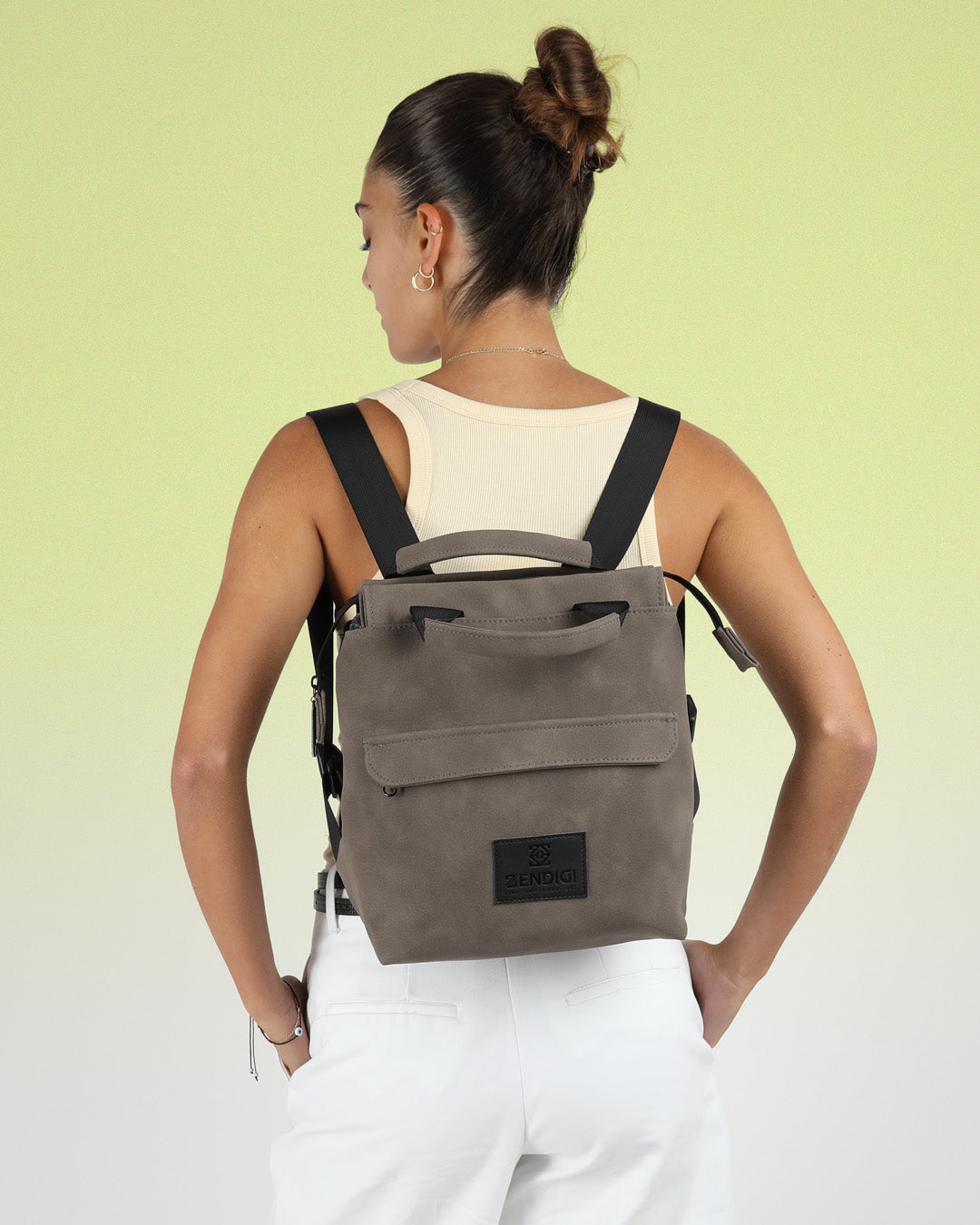 תיק גב קטן לנשים, תיק מיני קפה אפור גימור זמש, מיני מדריד תיק יציאה מושלם, יכול להכיל אייפד.