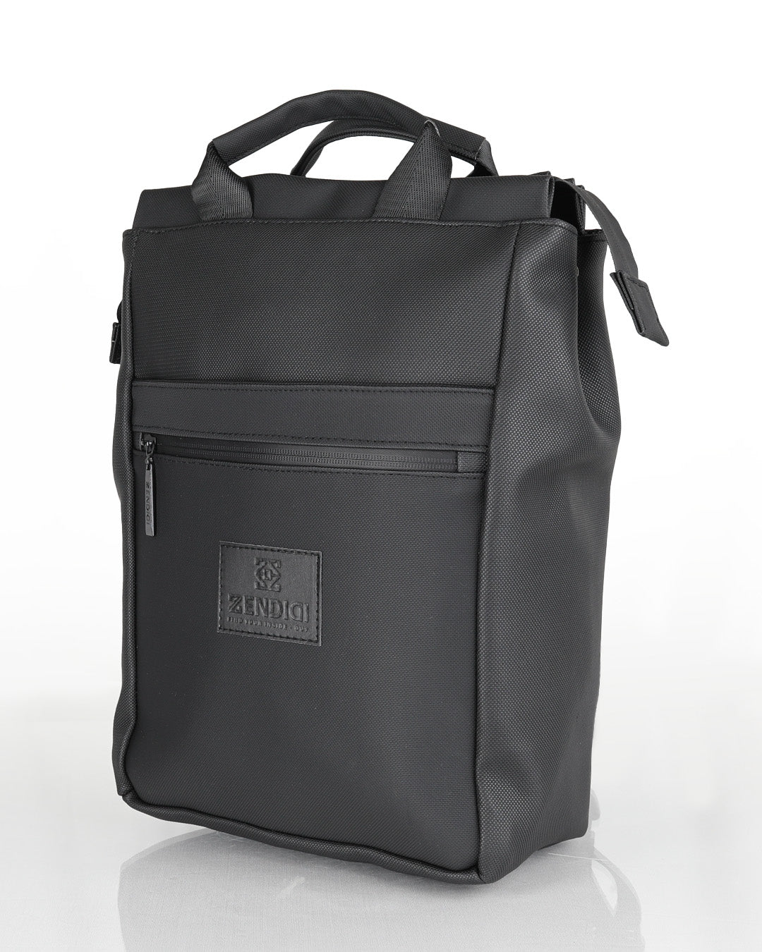 תיק גב מיני מילאנו שחור יהלום לנשים ולגברים - תיק יומיומי מושלם ללימודים, עבודה או טיולים בעיר, בגודל קומפקטי שמתאים למחשב נייד עד 14 אינץ׳, בעיצוב אורבני פרקטי ואלגנטי בזווית צד.