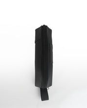 קלמר סטודנטים שחור יהלום של זנדיגי ממבט עליון, ניתן לראות את הצורה שלו באופן ברור, את ידית הנשיאה, הרוכסן והתווית.