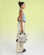 תיק גב קטן לנשים, תיק מיני כסוף בהיר, מיני מדריד תיק יציאה מושלם, יכול להכיל אייפד.