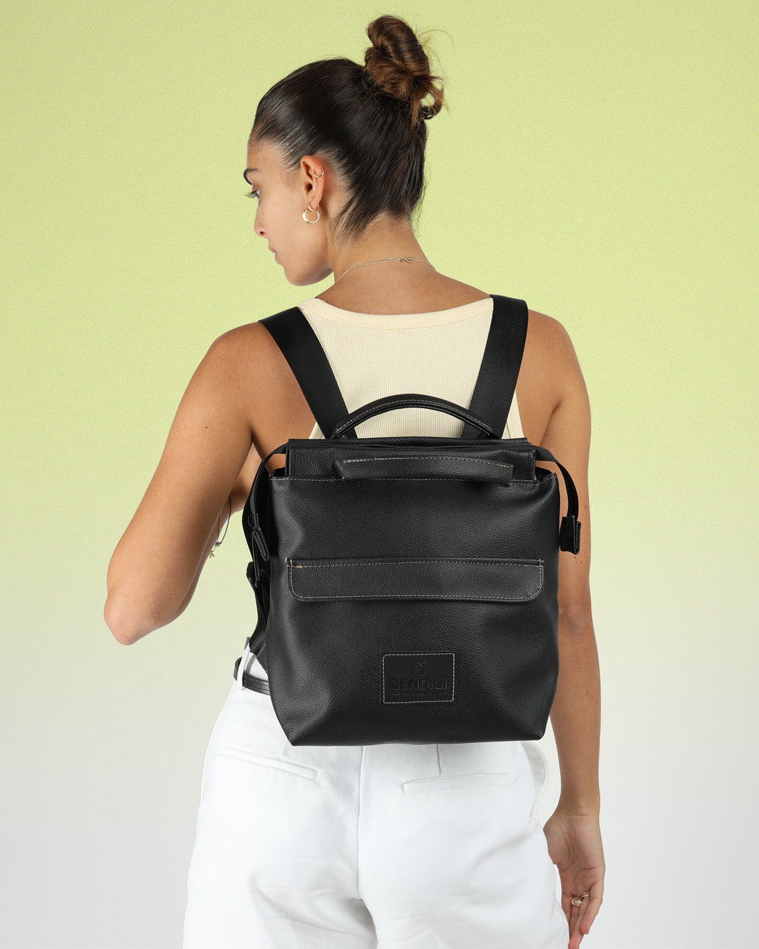 תיק גב שחור מיני מדריד, תיק גב קטן ומכיל ליציאה, ליומיום או לטיול, תיק קטן וקל משקל