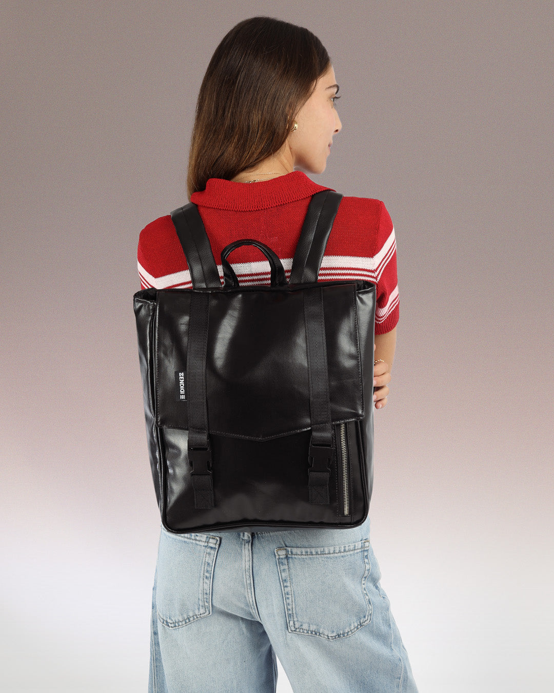 מיני טוקיו שחור מבריק - תיק למחשב נייד 14״, מושלם ללימודים, נוח מאוד לעבודה, עשוי בד דוחה מים.