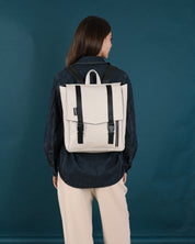 תיק גב קטן למחשב לנשים ולגברים מיני טוקיו שמנת בינגו, טקסטורה עדינה, בד כביס, רצועות מרופדות, נוח לנשיאה על הגב לטיולים ולעבודה.