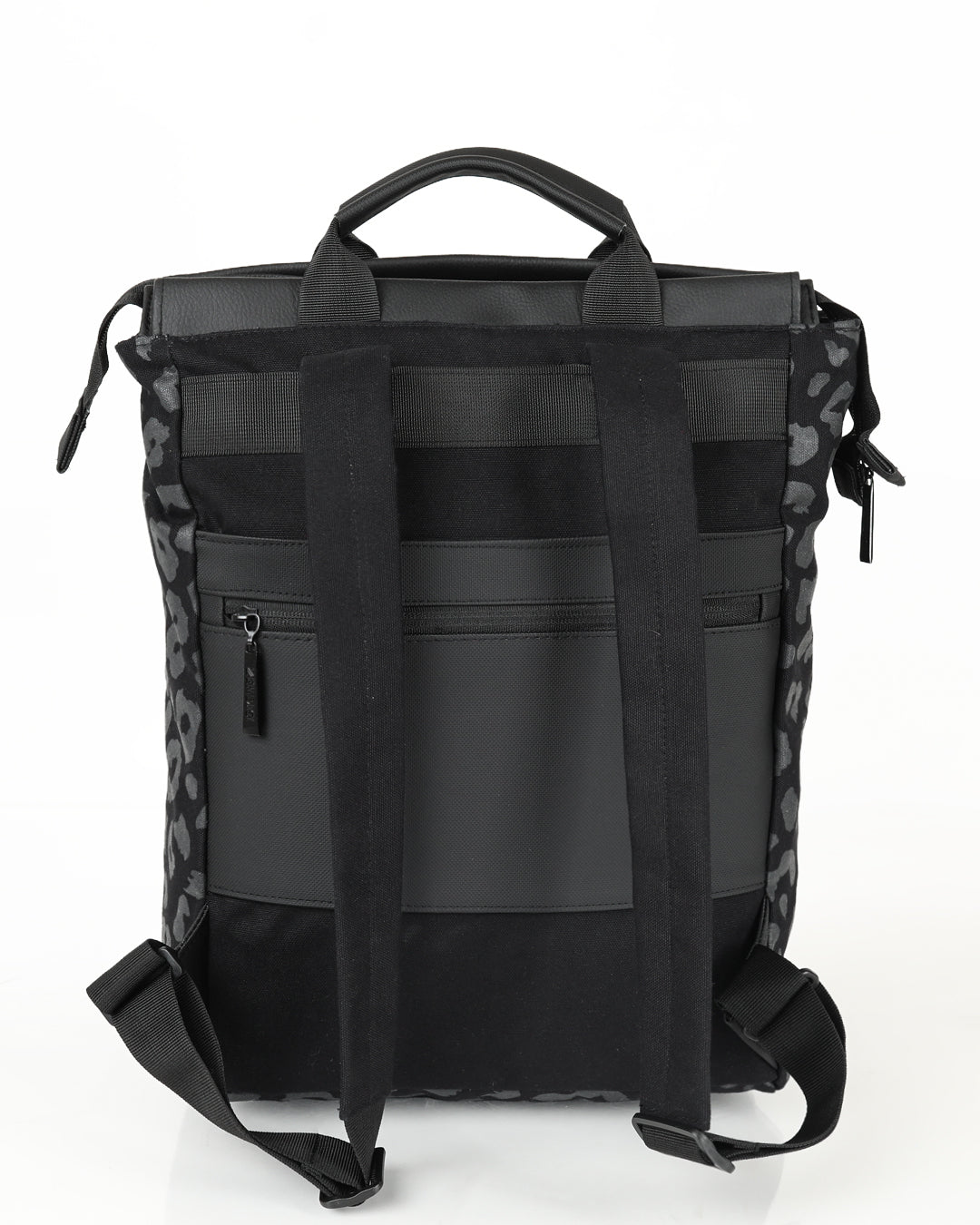 מבט אחורי על תיק מילאנו שחור מנומר של זנדיגי, רצועות מרופדות חלוקה חכמה ותא אחורי לטרולי ולשליפה מהירה.