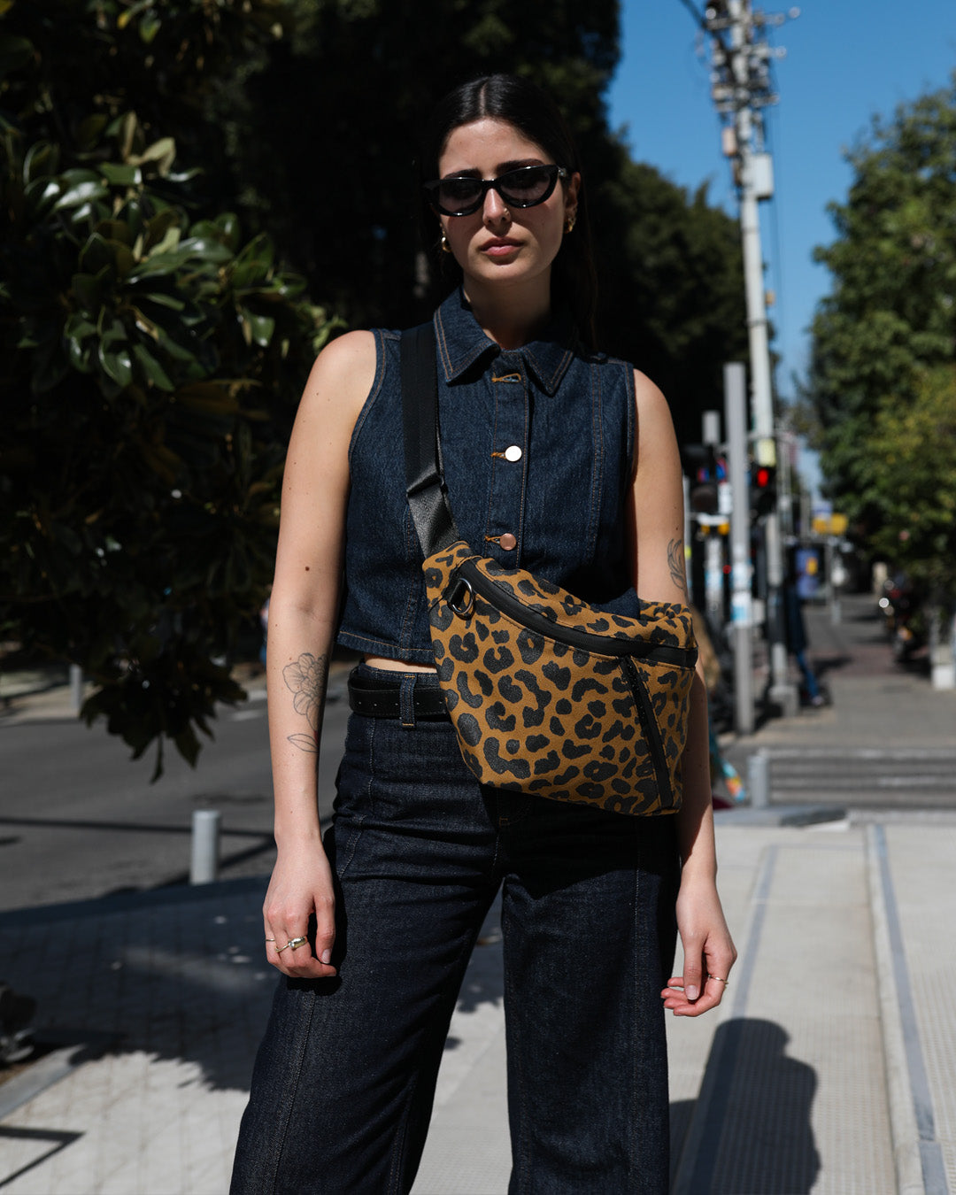 פאוץ׳ גדול מנומר, פאוץ׳ גדול מנומר פאוץ׳ מנומר, פאוץ׳ טבעוני מיוצר בישראל עיצוב מקומי וייצור מקומי דיזנגוף סנטר תל אביב, זנדיגי, תיקים טבעוניים, פאוץ׳ לגבר פאוץ׳ לאישה, תיקים מעוצבים תיקים איכותיים ויפים