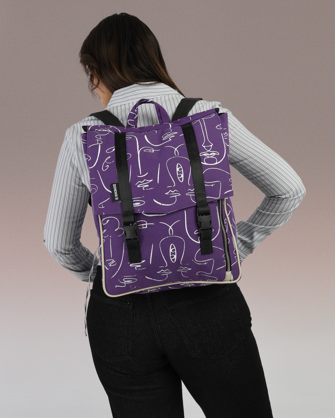 תיק גב טוקיו סגול טרייב במבט אחורי, רצועות גב מרופדות ונוחות, תיק גב אורבני למחשב נייד עד 16 אינץ׳