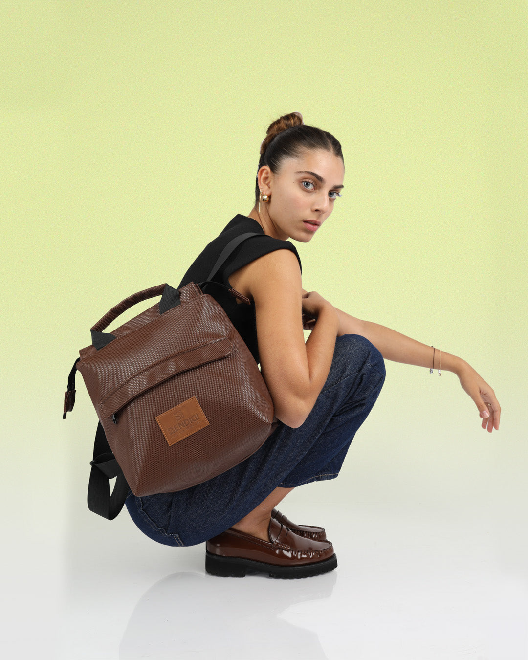 תיק גב מיני מדריד חום פוליגון, תיק גב קטן מושלם ליומיום, עבודה או יציאה בערב, תיק גב קטן פרקטי ומכיל שלא תרצי להוריד מהגב