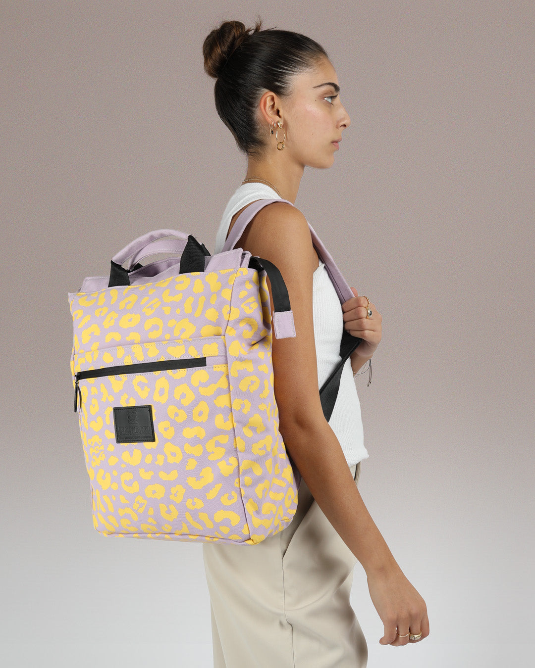 תיק גב מילאנו מנומר סגול צהוב, תיק למחשב עד 16״ על גב של דוגמן, תיק מרופד למחשב נייד תיק גב ללפטופ, מושלם ללימודים ולעבודה, תיק לסטודנטים