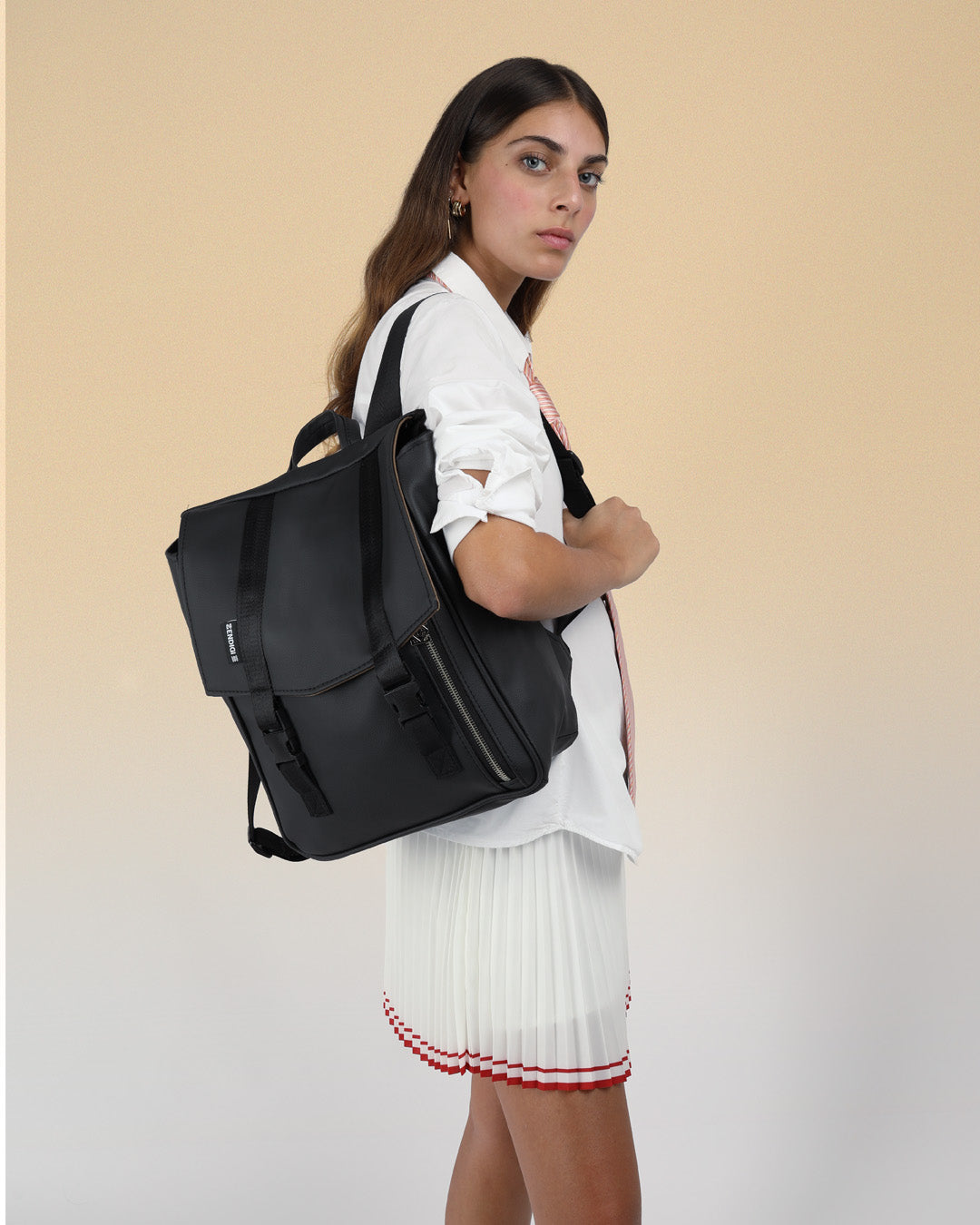 תיק גב למחשב נייד מיני טוקיו שחור קלאסי, תיק גב שמתאים למחשב 14״, עם תא מיועד ללפטופ, תיק ללימודים באוניברסיטה, תיק ליומיום, תיק מושלם לעבודה במשרד או בכל מקום אחר, תיק גב טבעוני שמיוצר בישראל