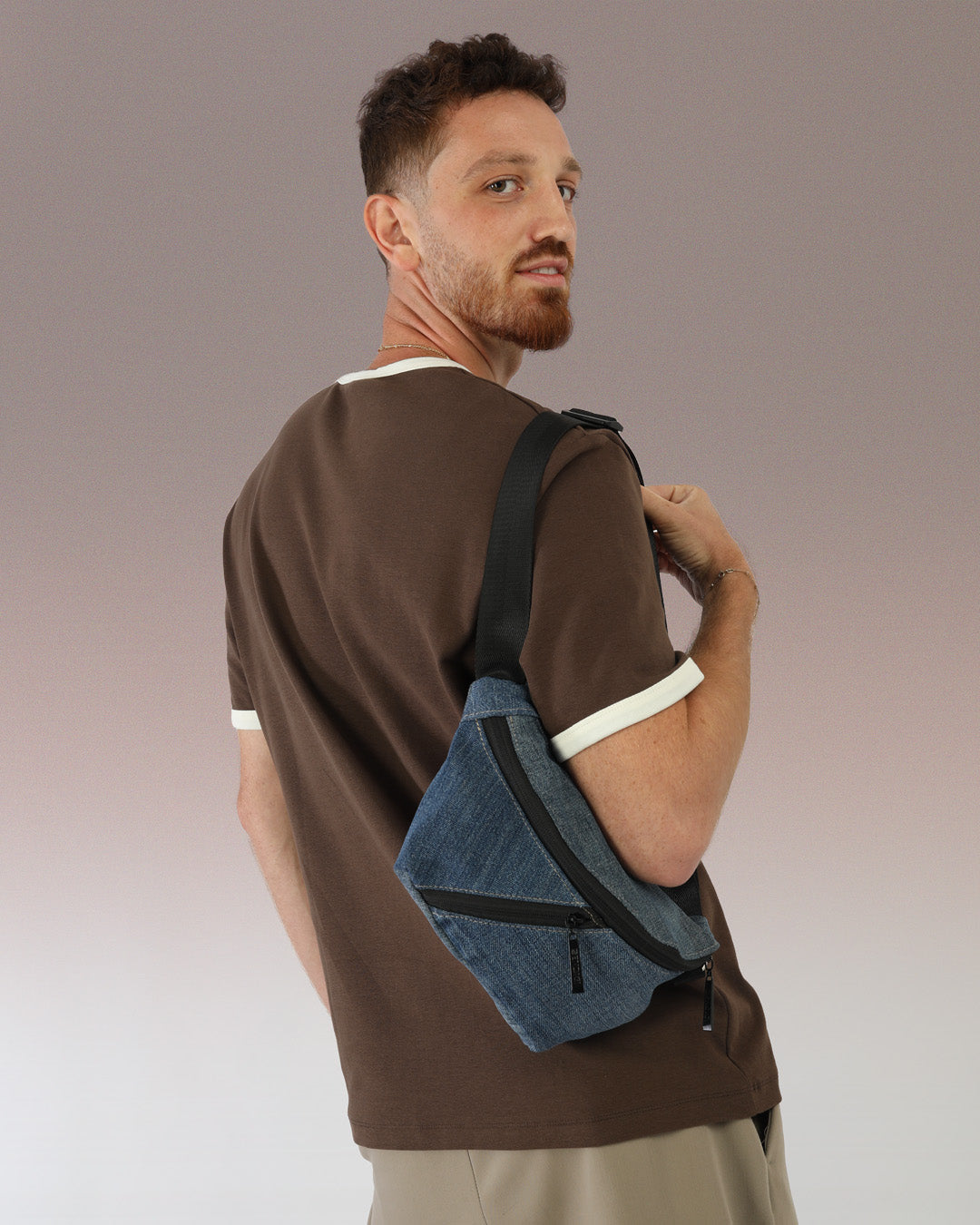 פאוץ׳ ג׳ינס לגבר עם חלוקה חכמה מבית זנדיגי