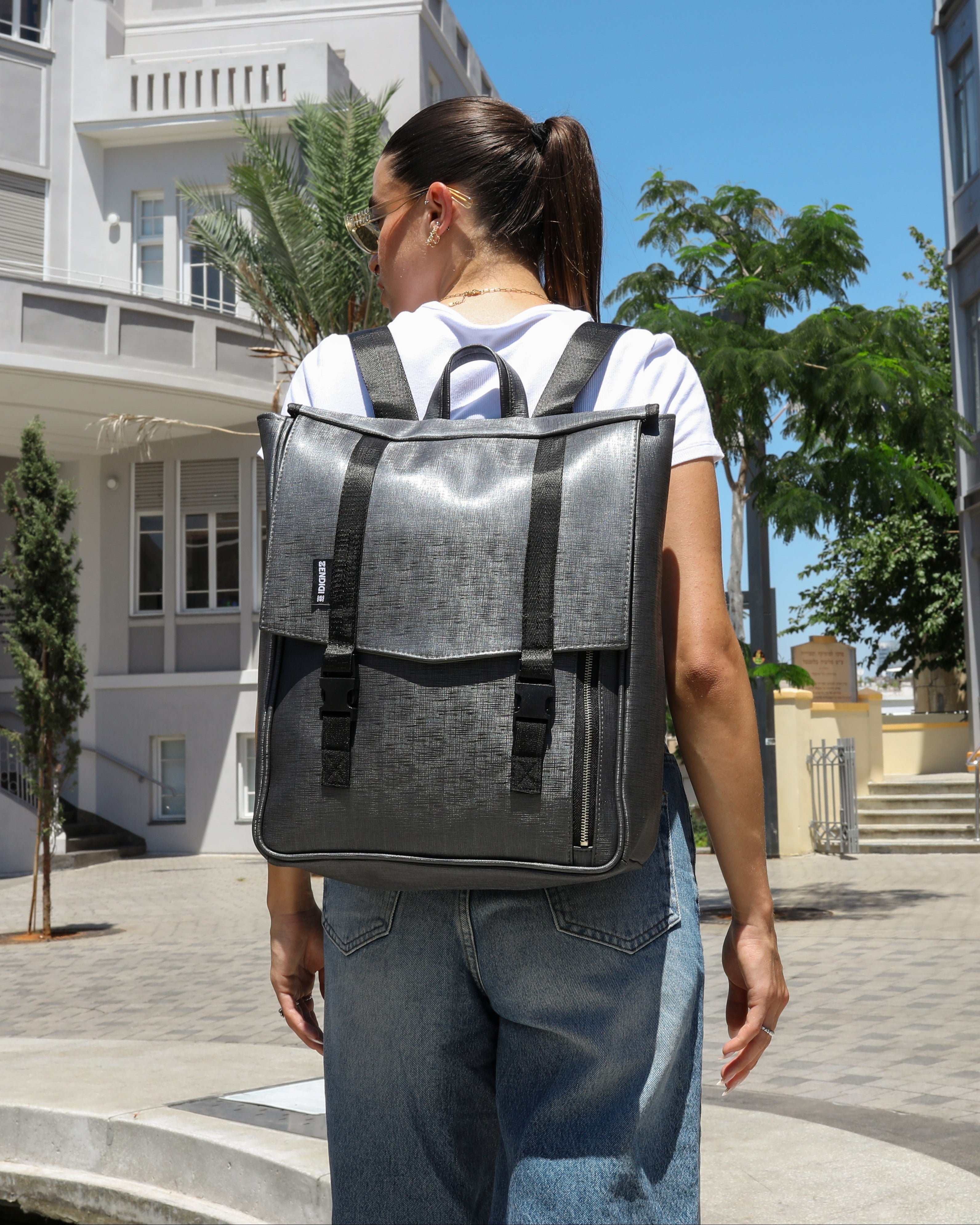 טוקיו הוא תיק הגב האולטימטיבי - תיק מושלם לעבודה, הכי נוח כתיק ללימודים ומתאים מאוד לנסיעות. תיק פרקטי ומרווח, עם 6 תאים כולל תא ייעודי ללפטופ. מעוצב ומיוצר בתל אביב, בעבודת יד ומחומרים טבעוניים. תיק לנשים | תיק לגברים | תיק גב למחשב | תיק ללפטופ | תיק טבעוני | תיק גב | תיק   לעבודה | תיק ללימודים | תיקי לסטודנט 