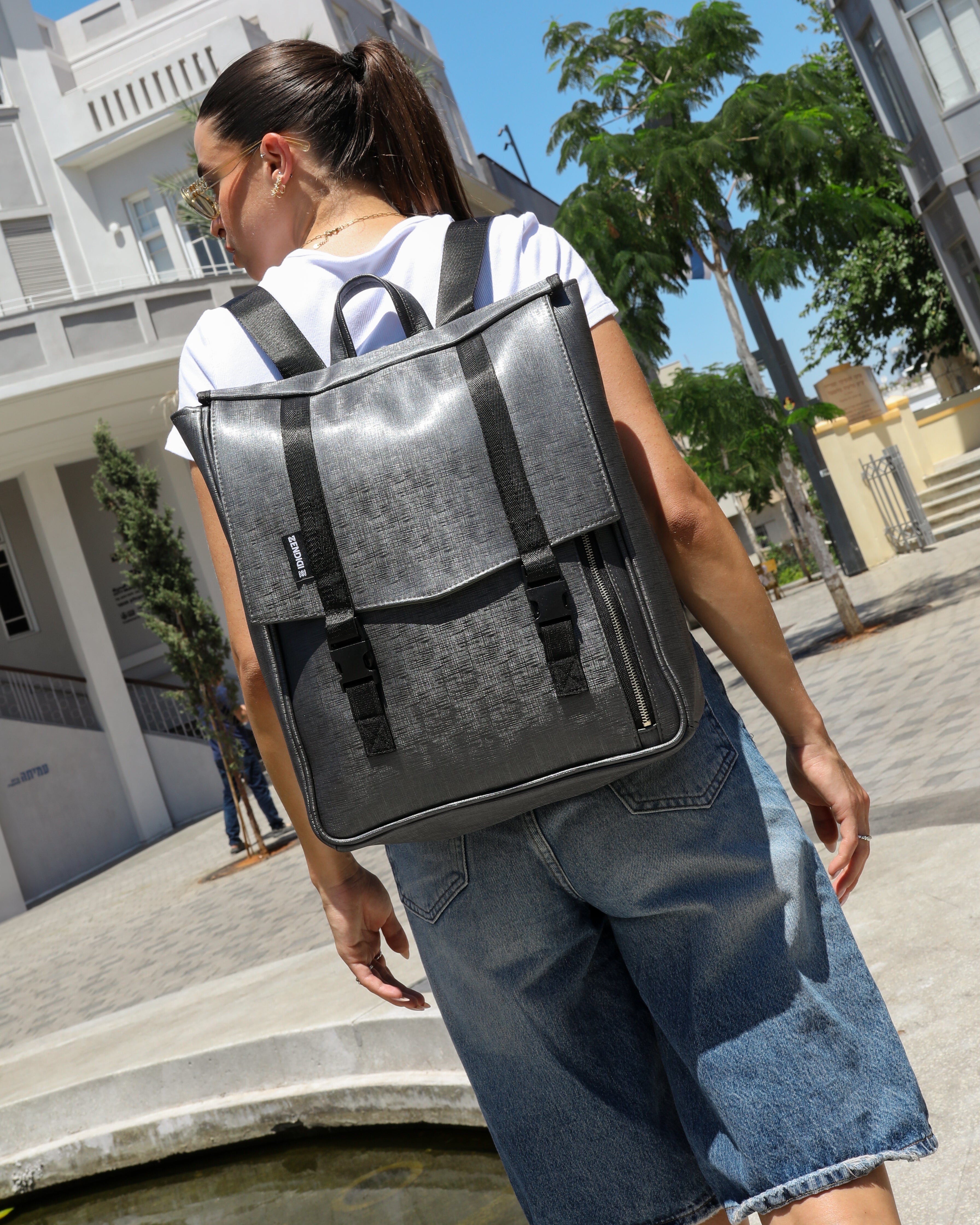 טוקיו הוא תיק הגב האולטימטיבי - תיק מושלם לעבודה, הכי נוח כתיק ללימודים ומתאים מאוד לנסיעות. תיק פרקטי ומרווח, עם 6 תאים כולל תא ייעודי ללפטופ. מעוצב ומיוצר בתל אביב, בעבודת יד ומחומרים טבעוניים. תיק לנשים | תיק לגברים | תיק גב למחשב | תיק ללפטופ | תיק טבעוני | תיק גב | תיק   לעבודה | תיק ללימודים | תיקי לסטודנט 