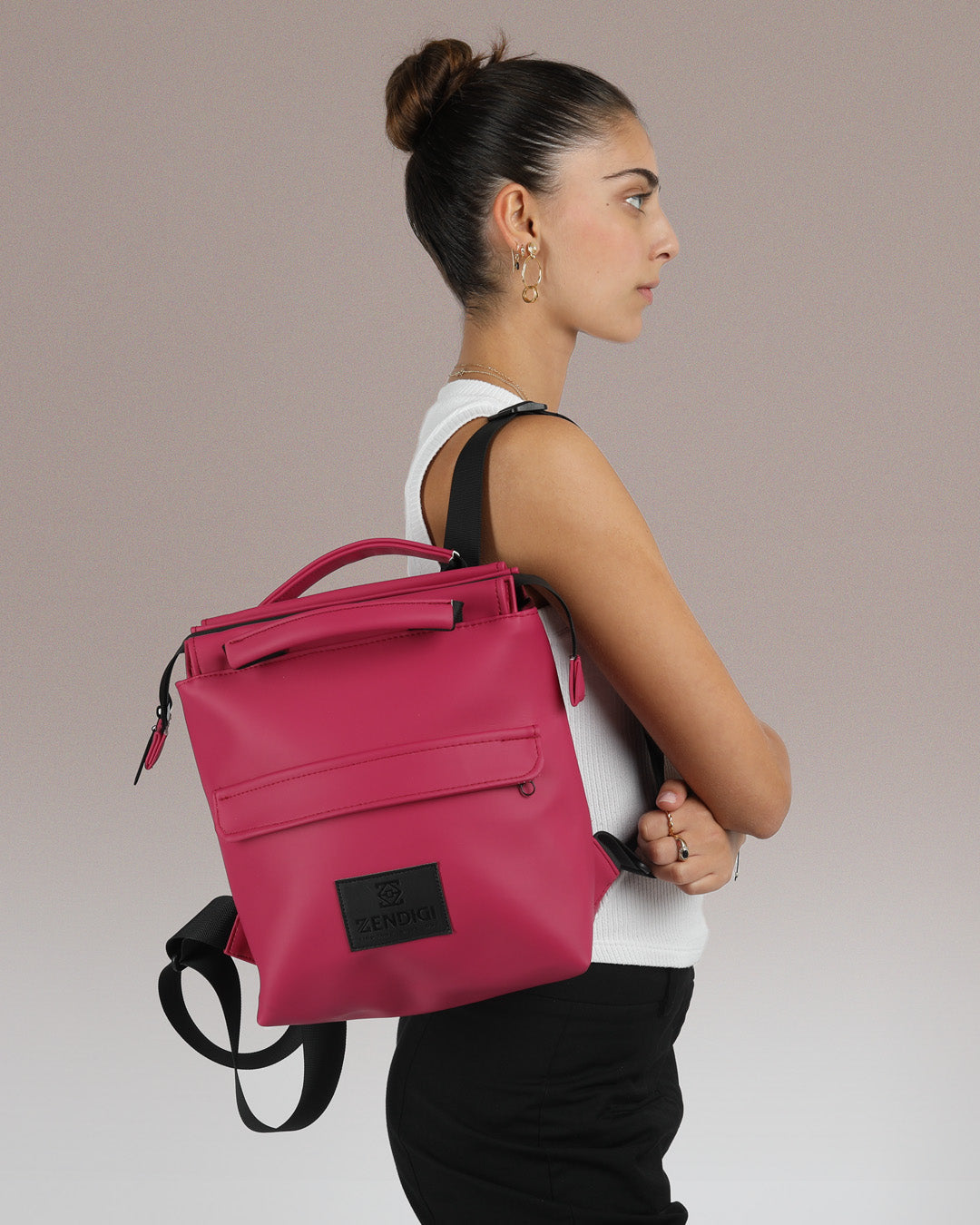 תיק גב קטן לנשים מיני מדריד ורוד ברבי, תיק גב קטן קליל ונוח, מכיל כל מה שצריך ליום קצר מחוץ לבית, מושלם כתיק לעבודה, תיק גב ליציאה או לסיבוב שישי צהריים בעיר