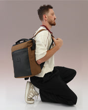 תיק גב למחשב מילאנו חום ושחור, תיק לפטופ טרנדי ואיכותי שנשאר לשנים קדימה.