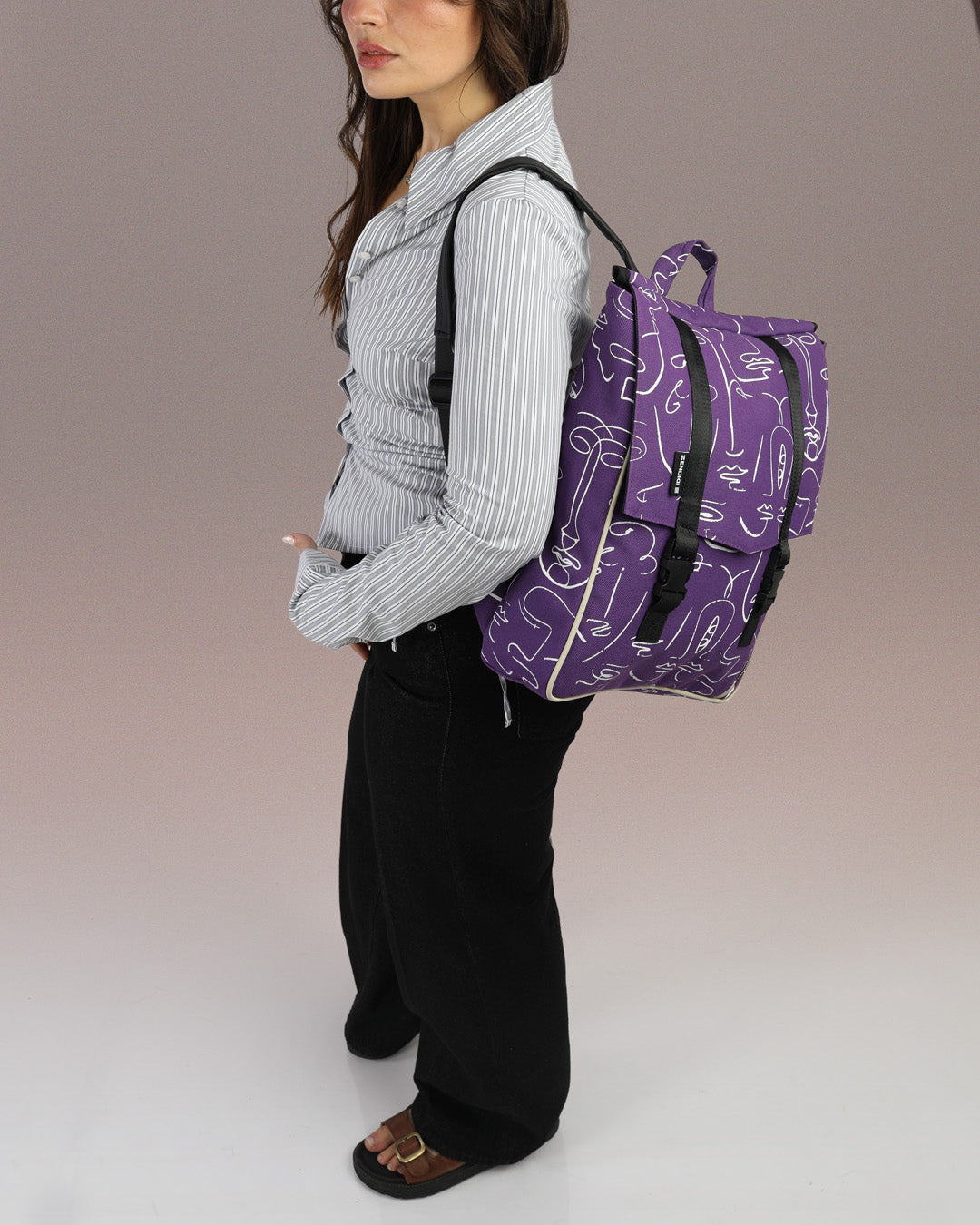 תיק גב למחשב נייד טוקיו סגול טרייב של זנדיגי על הגב, תיק גב טבעוני לנשים ולגברים עם עיצוב טקסטיל ייחודי